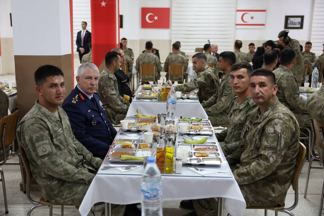 Bakan Güler KKTC'de Mehmetçikle bir araya geldi - Resim: 3